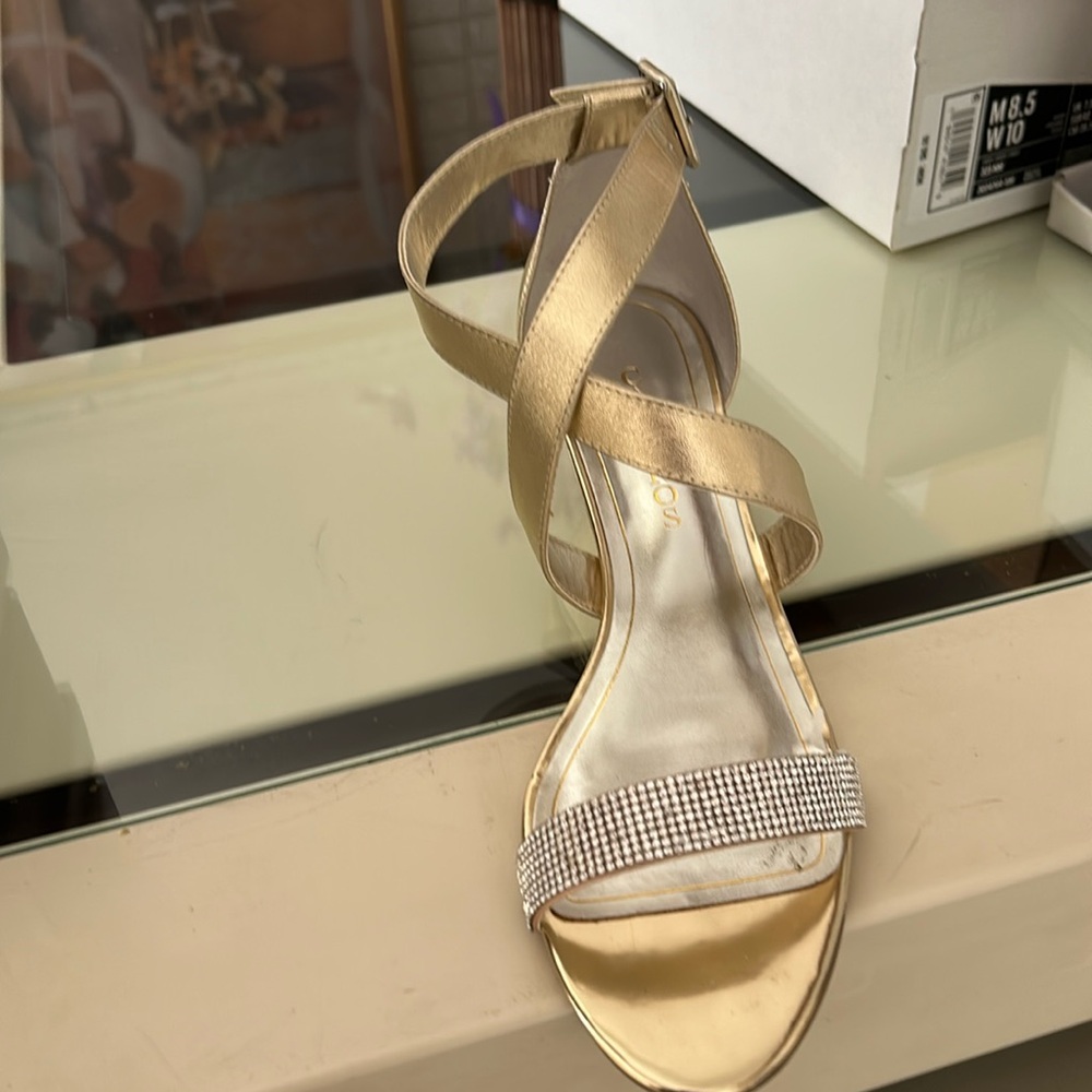 Women’s gold metallic dress shoes